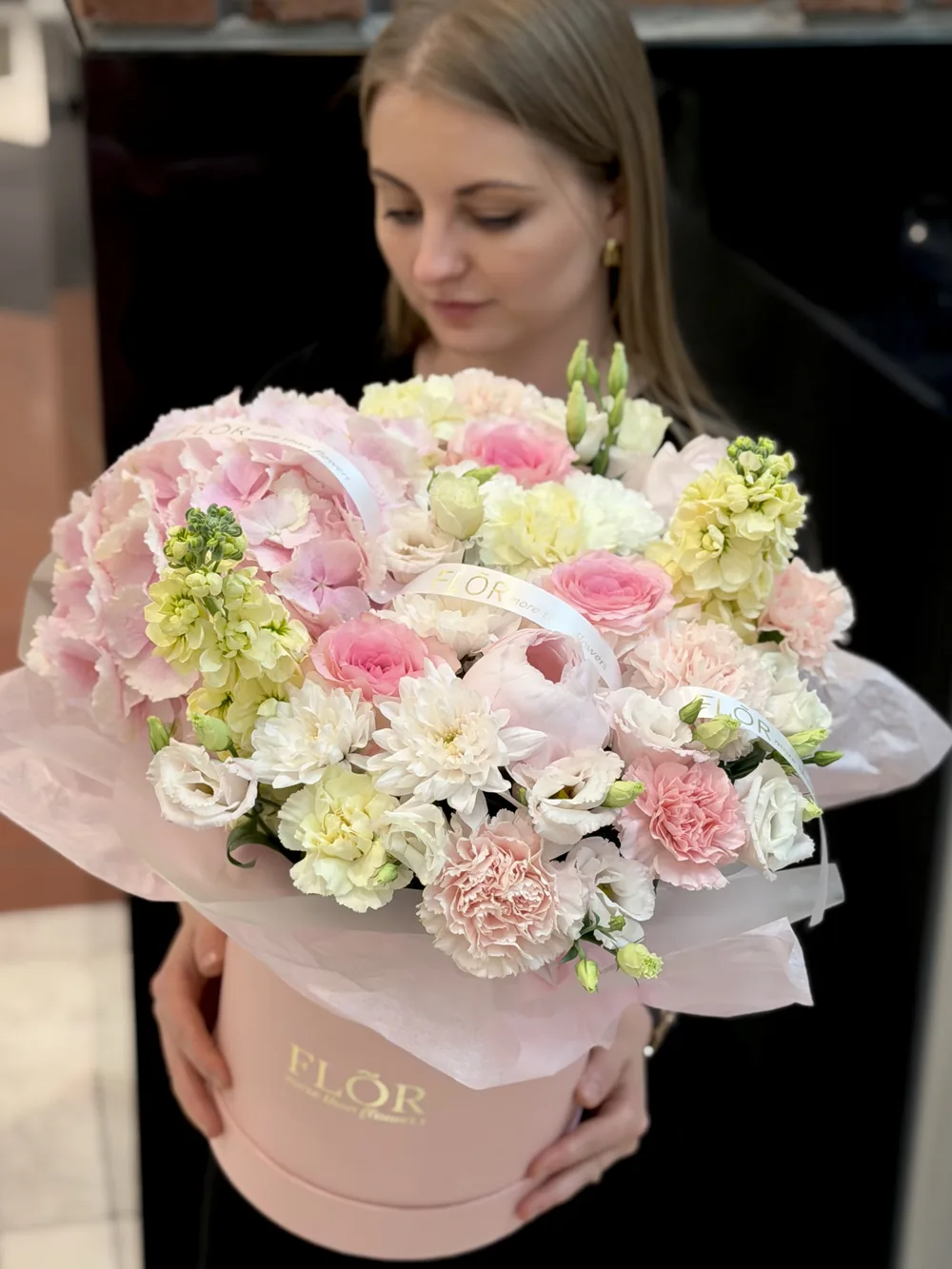 Duży flowerbox z hortensją