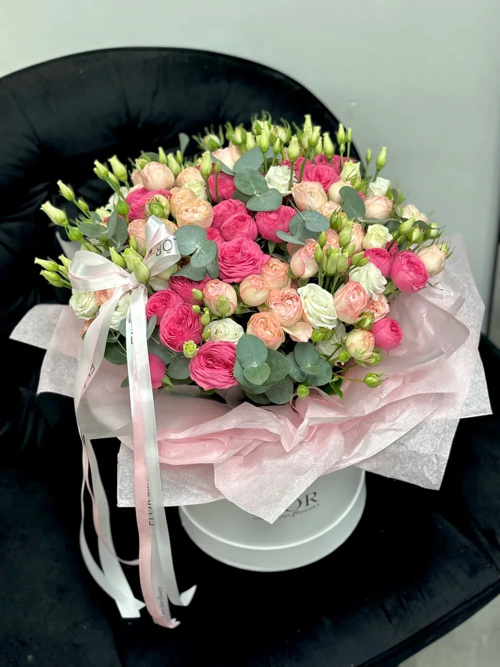 Flowerbox z róż gałązkowych i eustomy